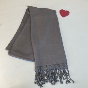 Ellen Tracy grey scarf